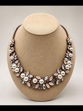 Pearl & Crystal Statement Necklace in Champagne